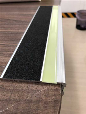 辦公樓大廈樓梯工程專用帶磨砂夜光防滑條反光條