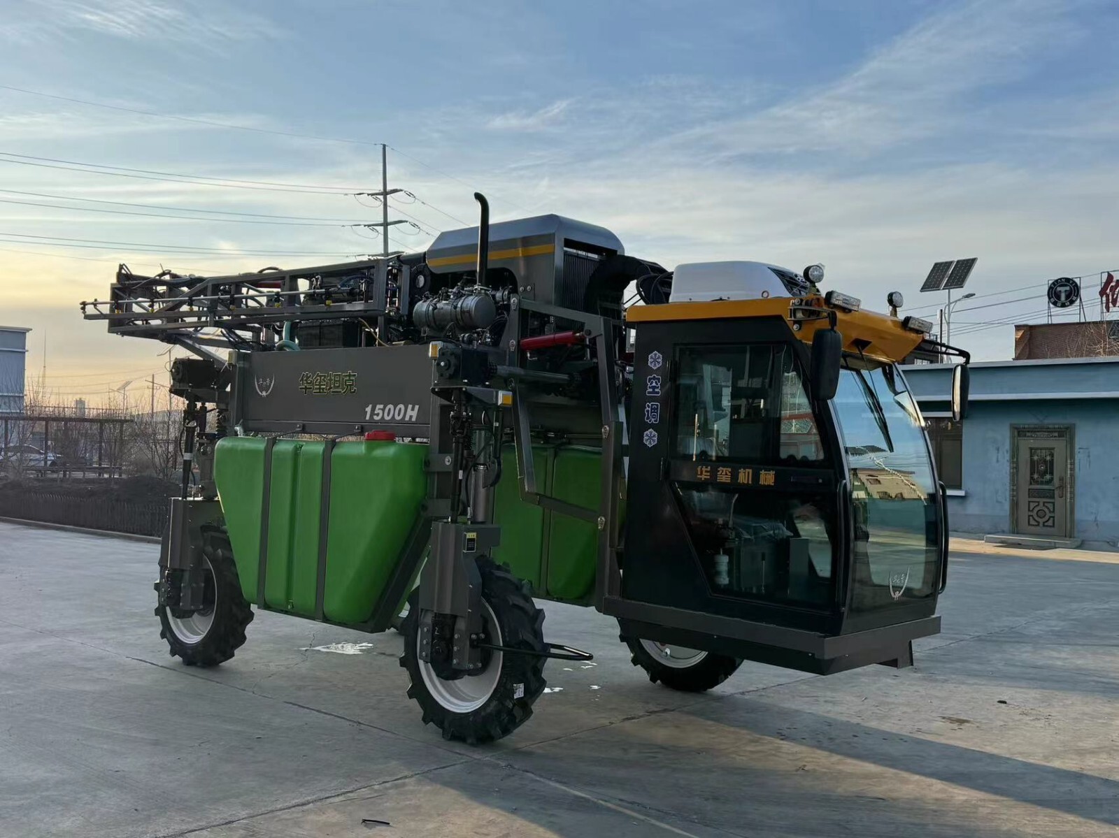 華璽3WPZ-1500H自走式玉米噴藥機大型打藥機